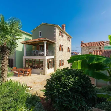 Casa Menta Near Pula For 10 Persons - Private For Families & Friends With Wellness Willa