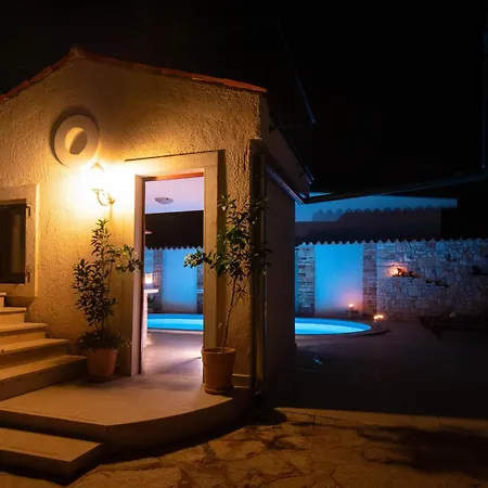 Casa Menta Near Pula For 10 Persons - Private For Families & Friends With Wellness Willa *