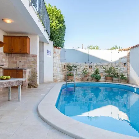 Casa Menta Near Pula For 10 Persons - Private For Families & Friends With Wellness *