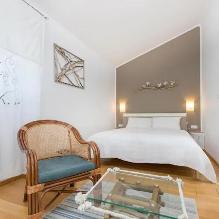 Casa Menta Near Pula For 10 Persons - Private For Families & Friends With Wellness *