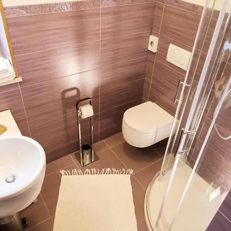 Willa Casa Menta Near Pula For 10 Persons - Private For Families & Friends With Wellness *