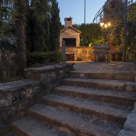 Casa Menta Near Pula For 10 Persons - Private For Families & Friends With Wellness