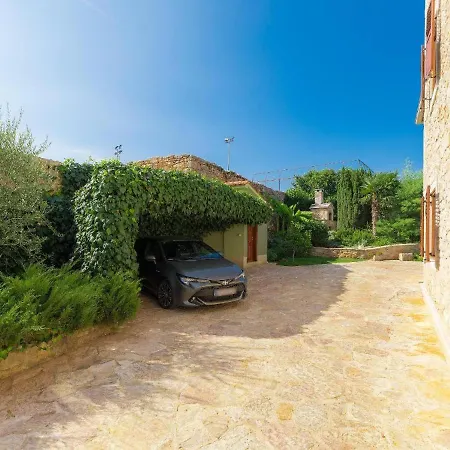 Casa Menta Near Pula For 10 Persons - Private For Families & Friends With Wellness Willa