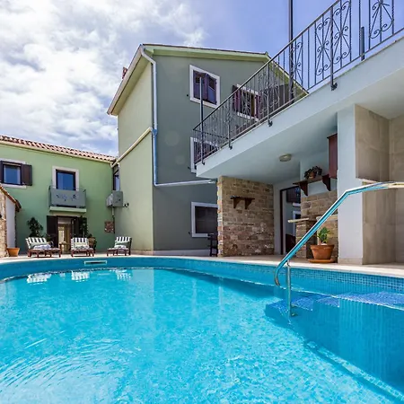 Villa Casa Menta Near Pula For 10 Persons - Private For Families & Friends With Wellness *