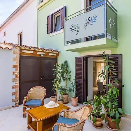 Vila Casa Menta Near Pula For 10 Persons - Private For Families & Friends With Wellness