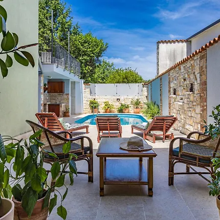 Casa Menta Near Pula For 10 Persons - Private For Families & Friends With Wellness *