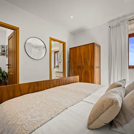 Villa Casa Menta Near Pula For 10 Persons - Private For Families & Friends With Wellness *