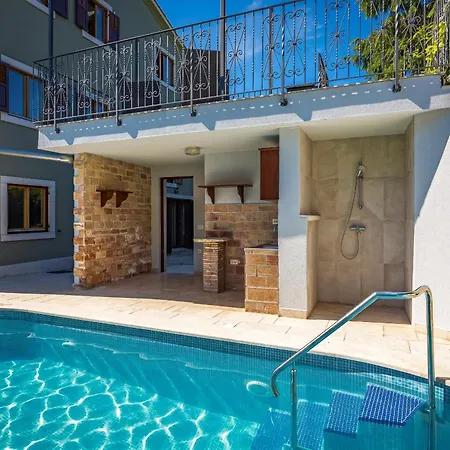 Casa Menta Near Pula For 10 Persons - Private For Families & Friends With Wellness *