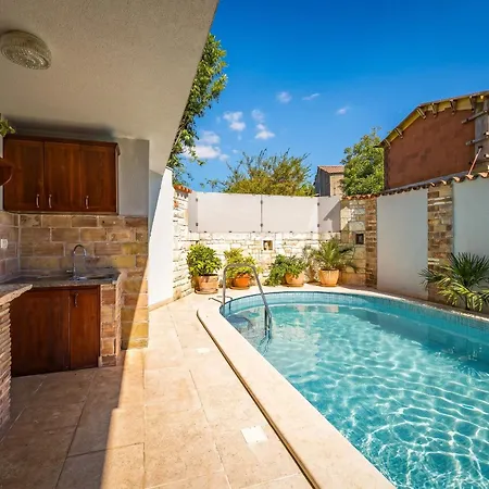 Vila Casa Menta Near Pula For 10 Persons - Private For Families & Friends With Wellness Marcana